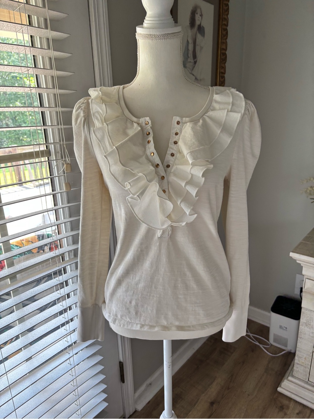 Nation LTD Los Angeles ivory long sleeve ruffle front blouse size medium EUC